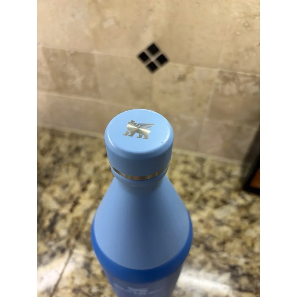 Stanley 34 oz stainless steel slim water bottle leakproof  cap blue - Picture 2 of 5